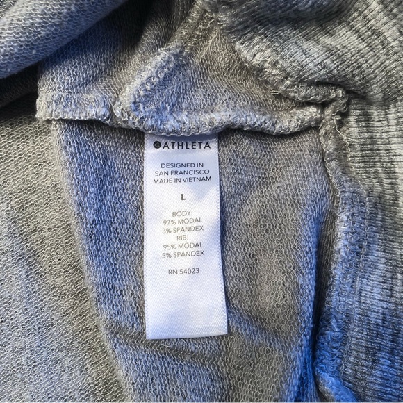 Women’s Athleta Gray Curved Hem Sweatshirt Size Large - Picture 5 of 7